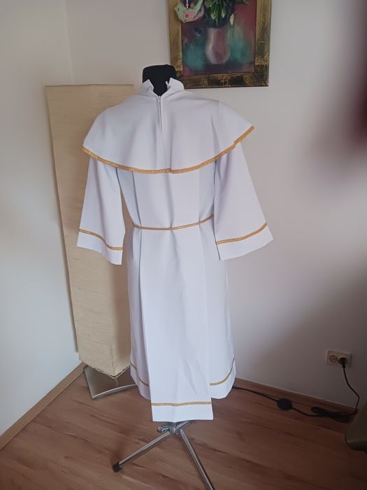 Sprzedam albę na chłopca niskiego.