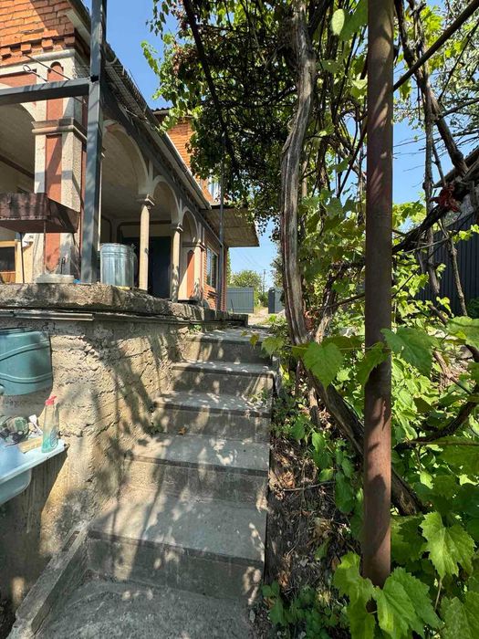 Затишний будинок за містом, чекає на ВАС!