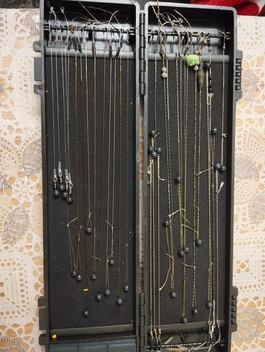 Angielskie przypony karpiowe plus etui