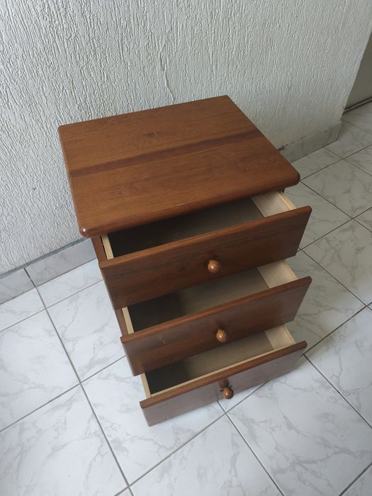 Mesa de Cabeceira em Madeira