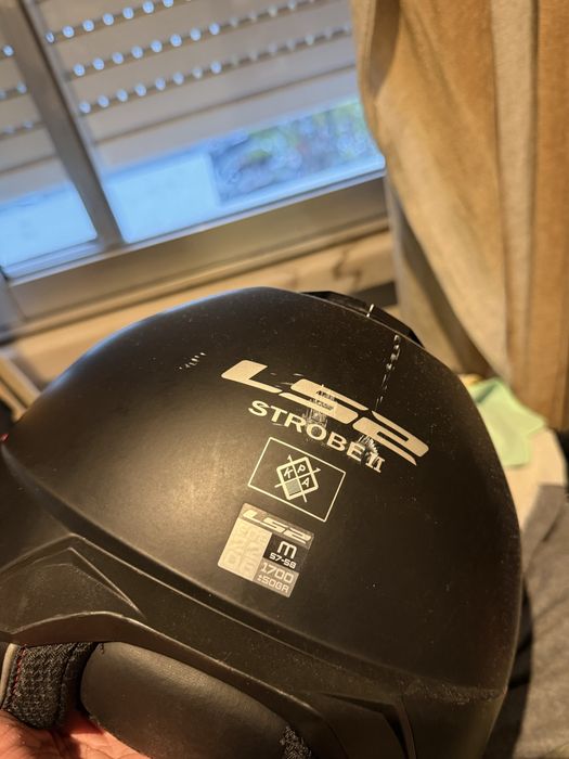 Vendo dois capacetes ls2