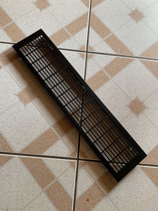 Kratka wentylacyjna do mebli nierdzewna czarna
