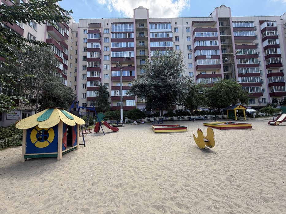 Без комісії.  Продаж просторої світлої 3-кімнатної квартири в м. Обухів мікрорайон Сосновий, 2