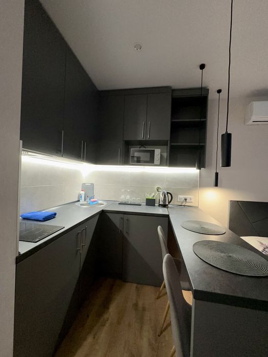 Свободна! Смарт квартира ! Возле метро Харьковская 5 мин , Позняки