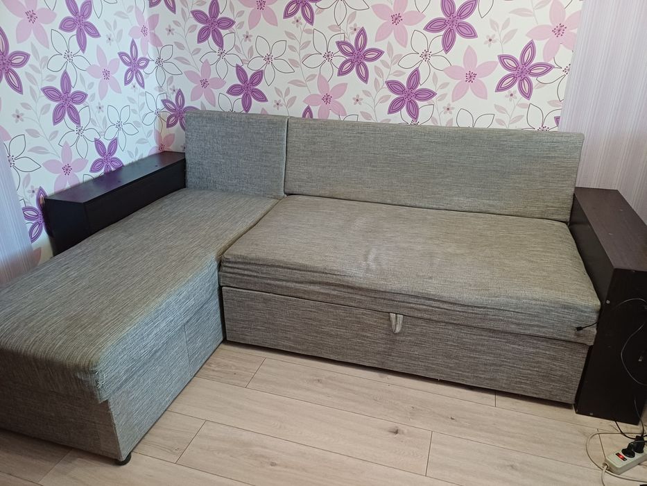 Кутовий диван з нішою