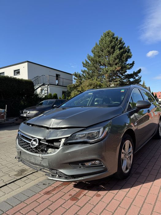 Opel Astra 2019 automat