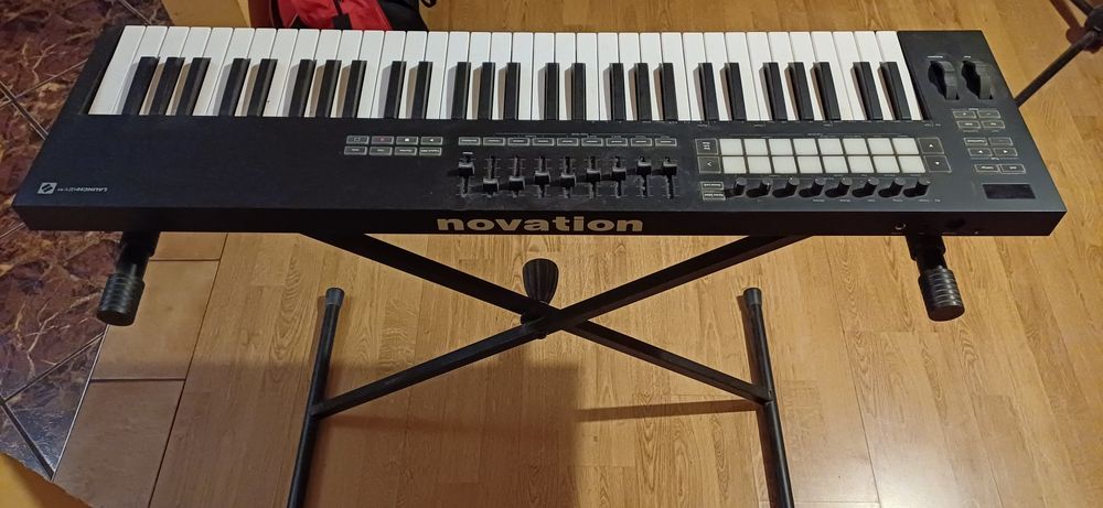 Launchkey 61 novation klawisze MIDI