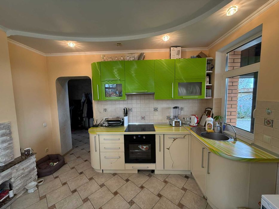 Продаж цегляного двоповерхового будинку 128 м2 з банею.