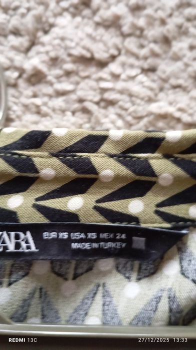 Camisa nova Zara tamanho XS em verde,preto e branco