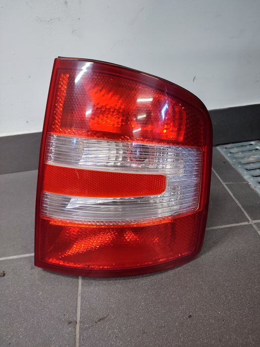 Lampa tylna prawa prawy tył Skoda Fabia I sedan