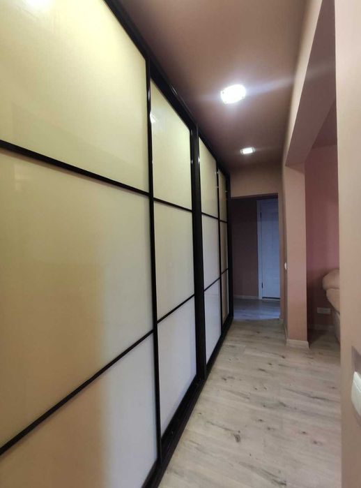 Продам чотирикімнатну квартиру з видом на набережну