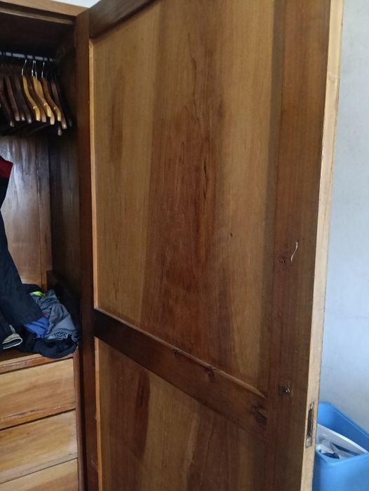 Roupeiro antigo madeira