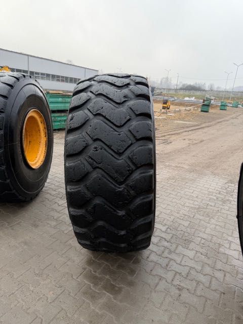 Liebherr L 580 2Plus2 koła komplet 26.5r25