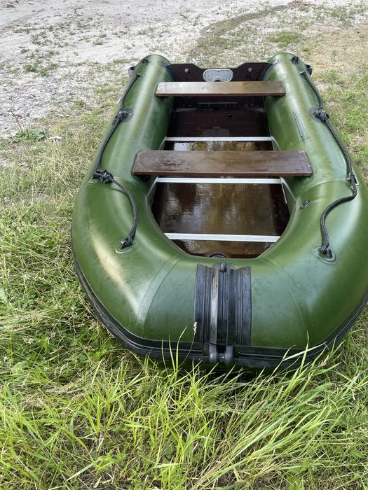 Лодка enegy 330 з транцевими  колесами