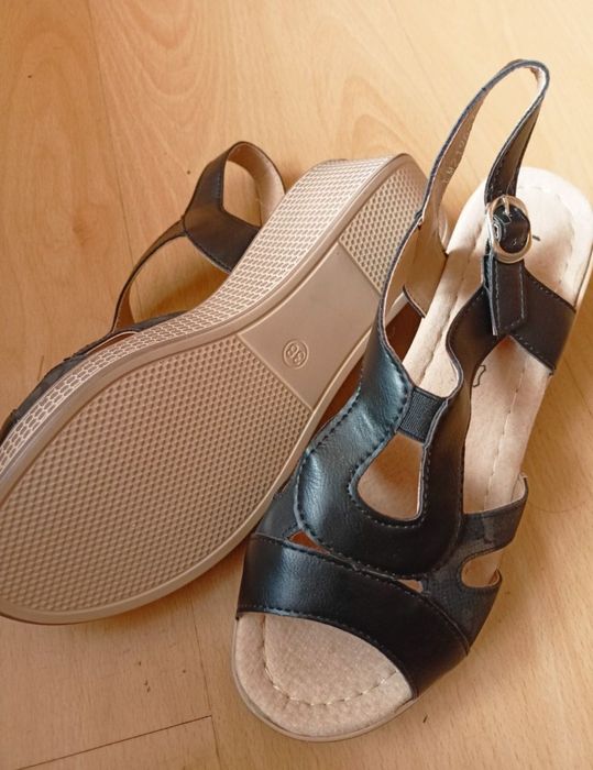 Sandały na koturnie NOWE
