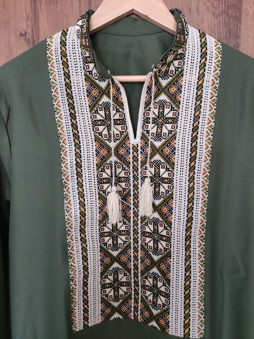 Sprzedam koszulę ręcznie robioną haftowaną.