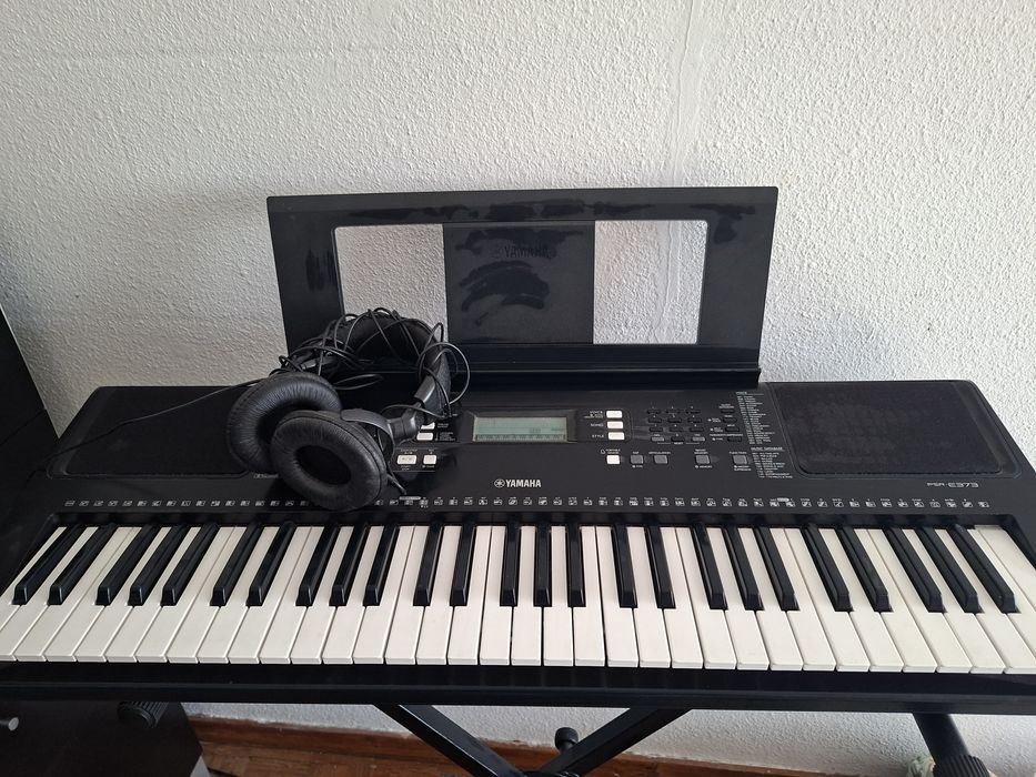 Piano Yamaha  PSR-E373