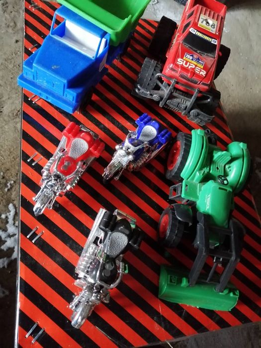 Продаю дитячі іграшки