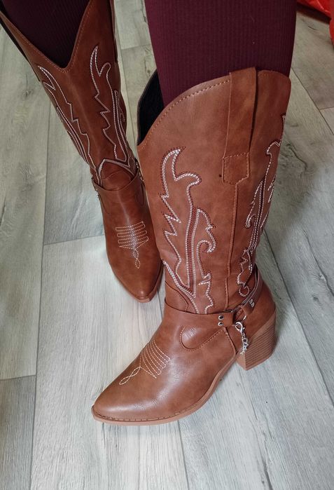 (40/41) Brązowe, zdobione łańcuchem Kozaki kowbojki, NOWE