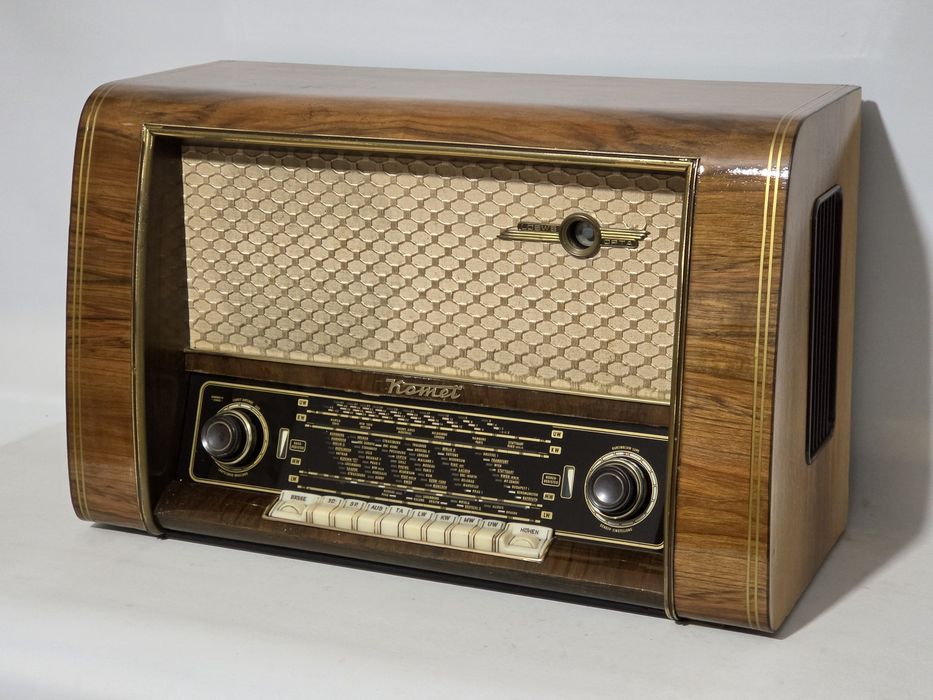 Rádio antigo reparado Loewe-Opta