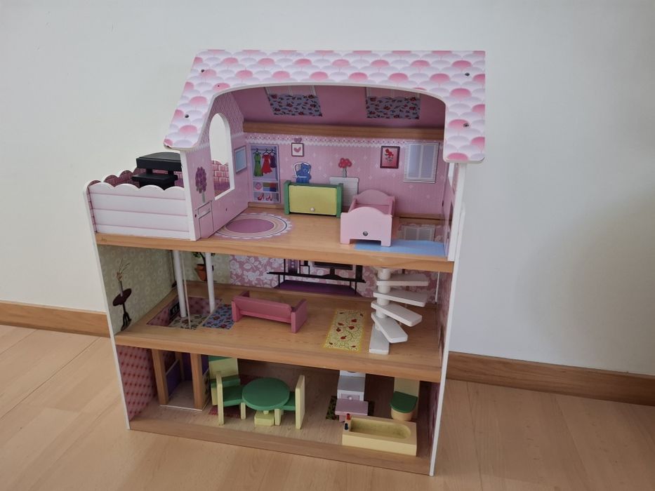 Casa de bonecas com acessórios
