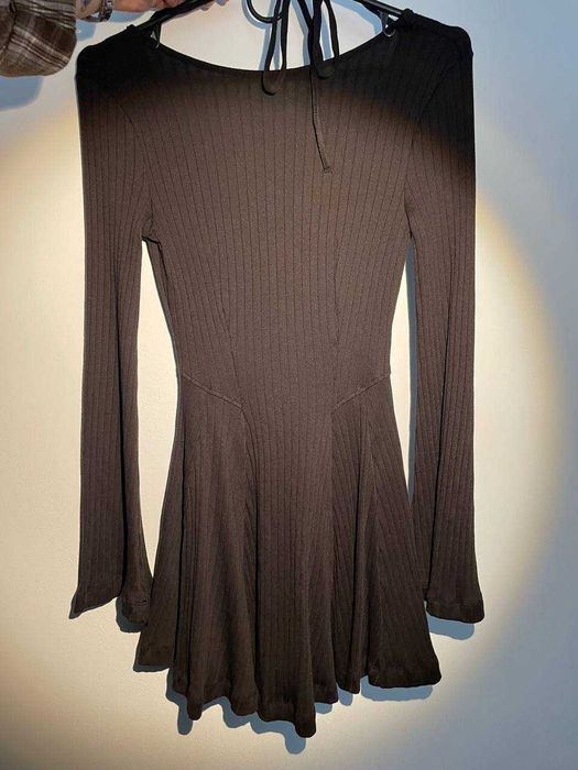 Коричнева сукня міні з довгим рукавом-кльош та відкритою спиною L