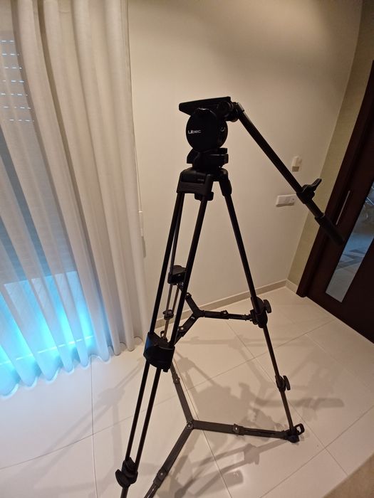 Tripé Libec RT30b com cabeça fluida Libec RH25R e distribuidor de piso