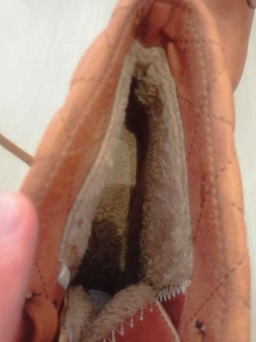 Botki na koturnie sznurowane