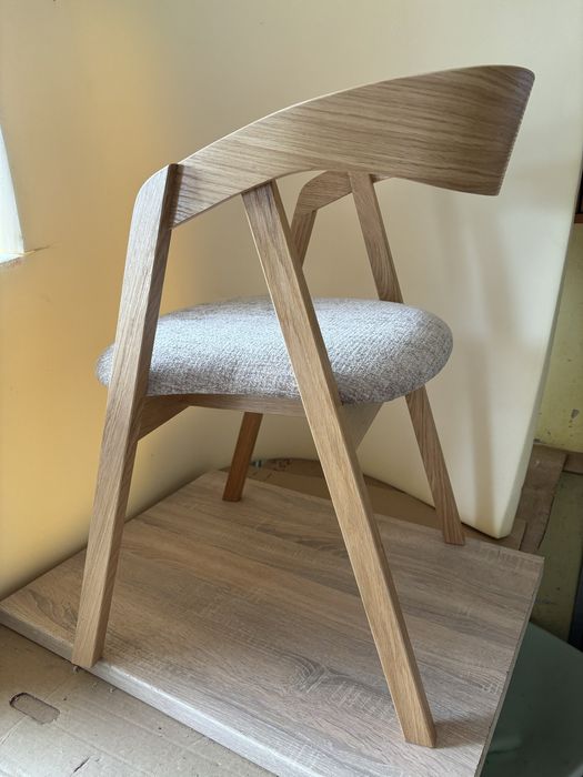 Krzesła dębowe tapicerowane nowoczesne