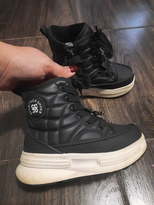 Зимові черевички для дівчинки