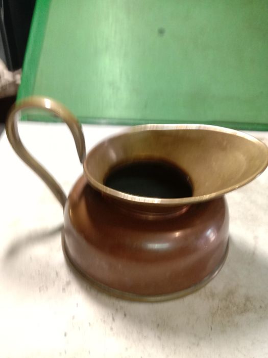 Вазы. Чайник. Молочник.