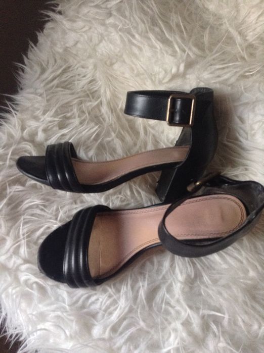 Sandálias pretas salto ASOS