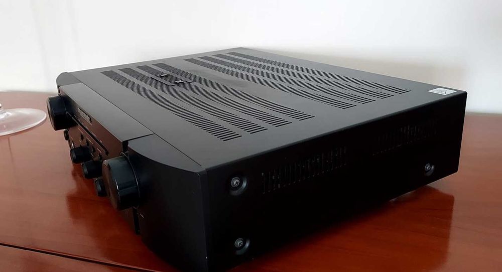 Amplificador Marantz PM6004 (comando incluído)