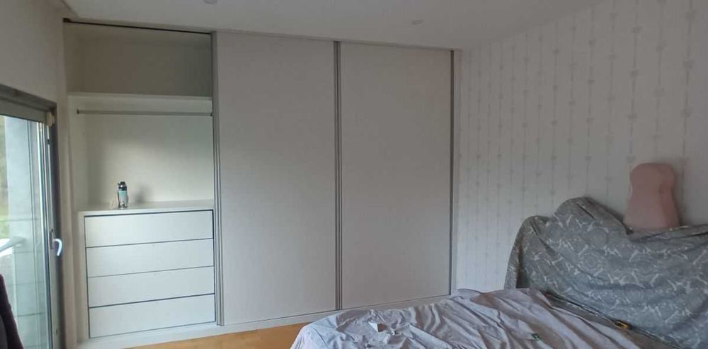 Carpinteiro  executa trabalhos e montagens no domicilio