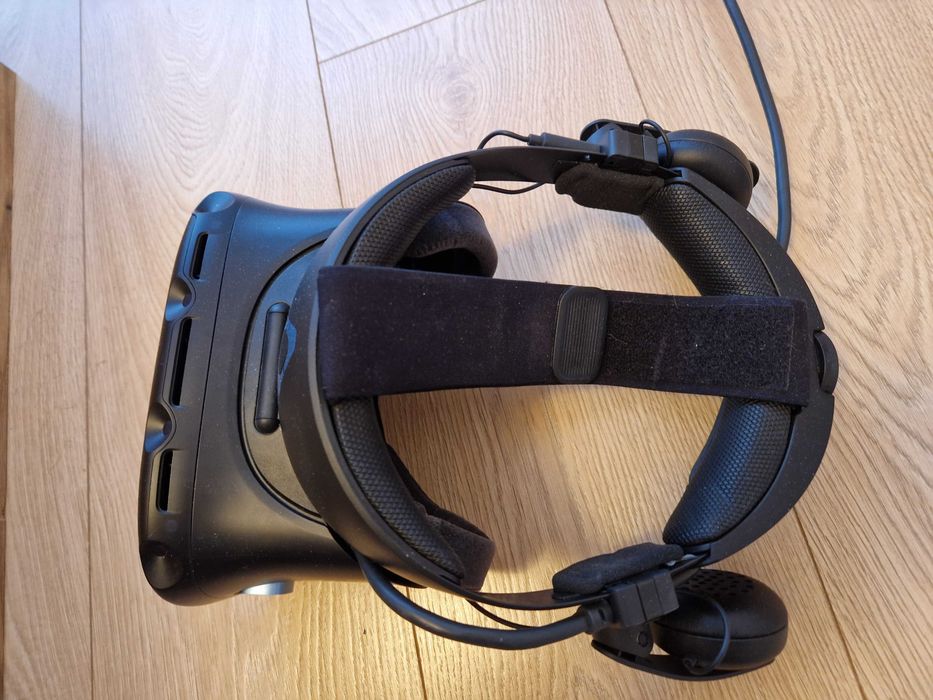 HTC Vive Cosmos Elite VR