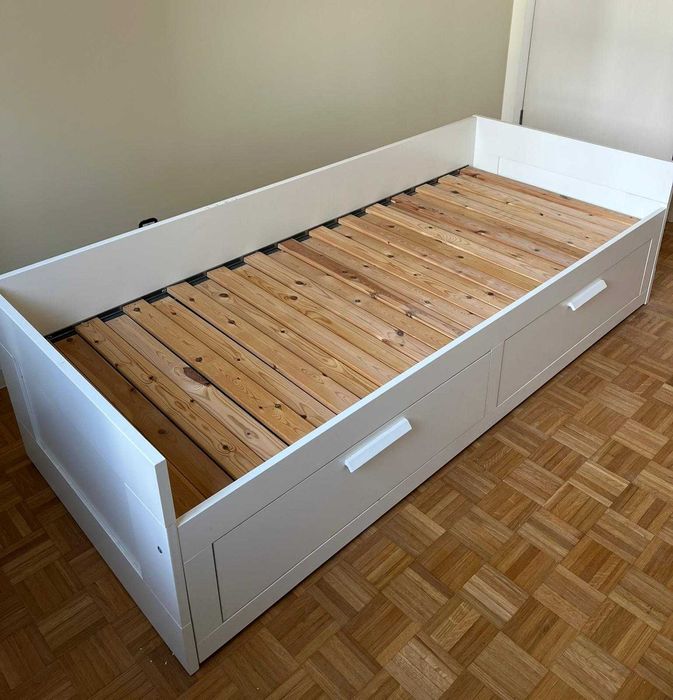 Cama individual/dupla: 2 gavetas, 2 colchões e estrado  Dim. 80x2000cm