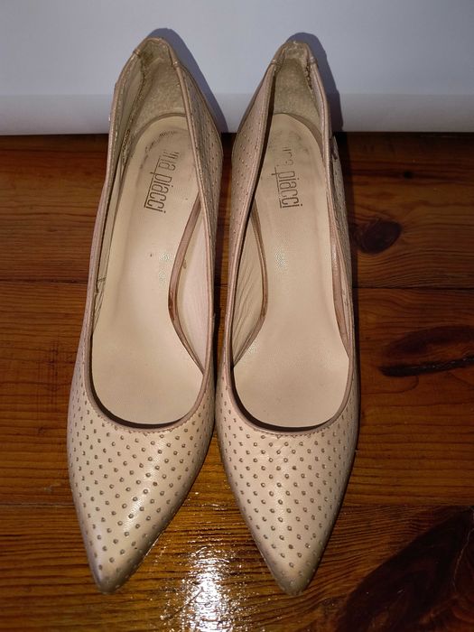 Szpilki Eksbut r. 37 beżowe, eleganckie Giną Piacci