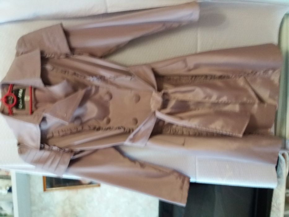 Плащ очень красиво цвета