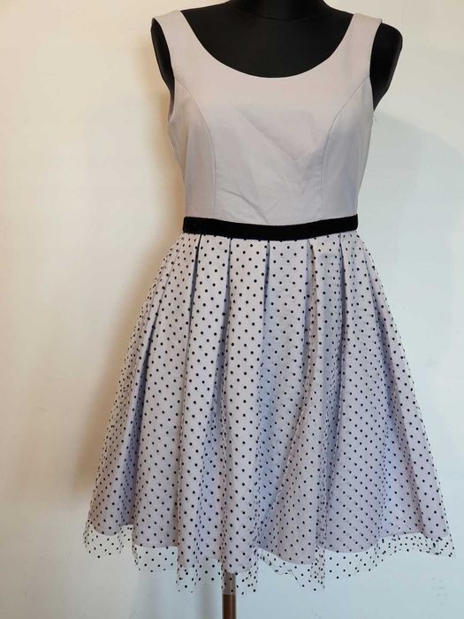 142 Piękna Suknia Koktajlowa Vissavi rozmiar 38