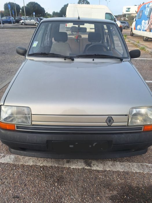 Renault 5  castanho