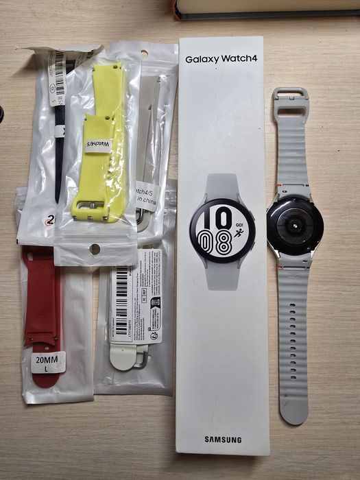 Продам Samsung watch 4 44mm  Silver  в идеальному стані.