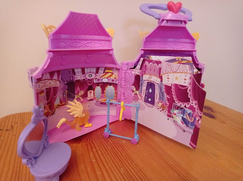 Zabawka mini domek dla koników Pony