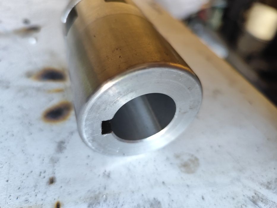 Sprzęgło kłowe 28mm/pompa hydrauliczna druga grupa