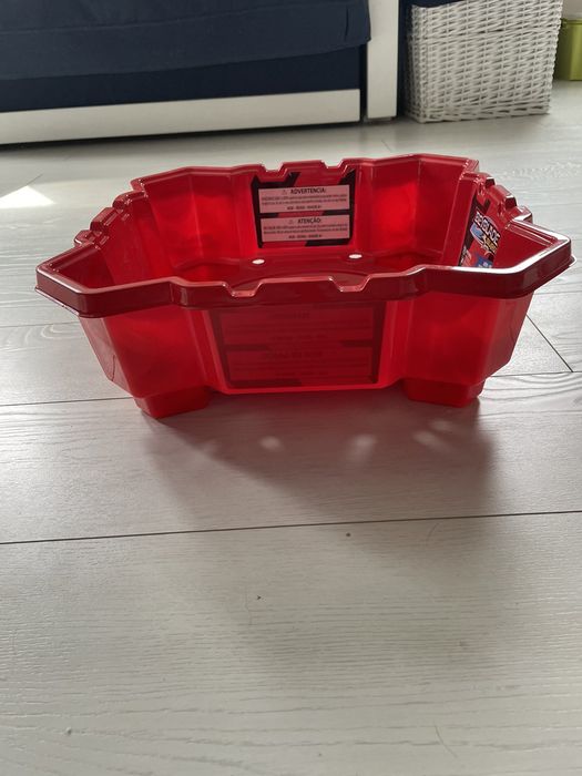 Блейблейд арена.