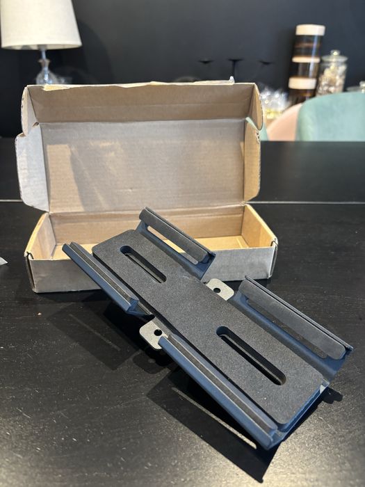 Metalowy uchwyt na glośnik bezprzewodowy JBL na skuter wodny/kład