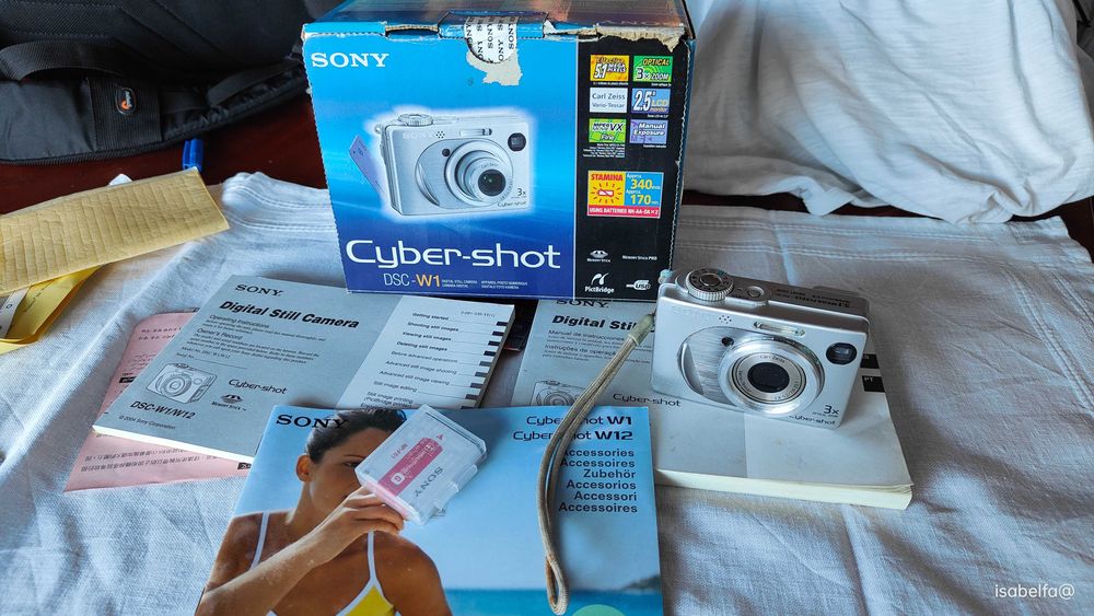 Câmara Digital Sony Cyber-shot DSC-W1 (Completa na Caixa / Estilo Y2K)