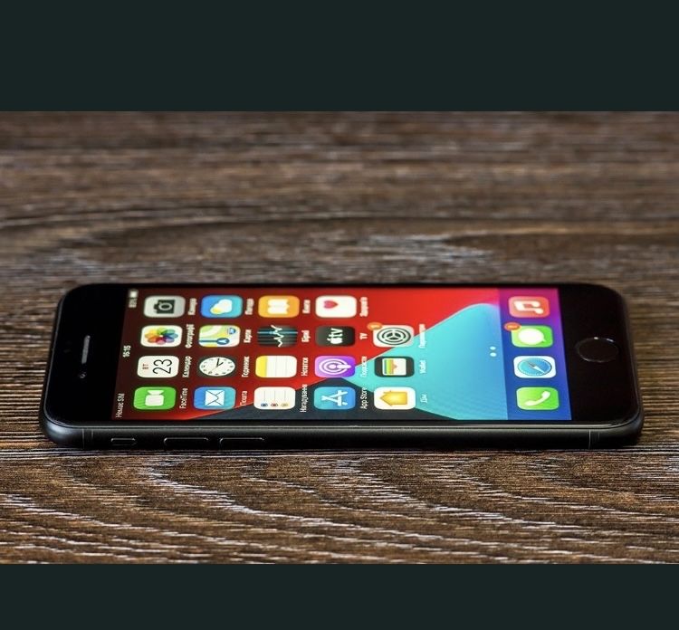 Iphone Se 2020 64gb та чохол повербанк 6000мА