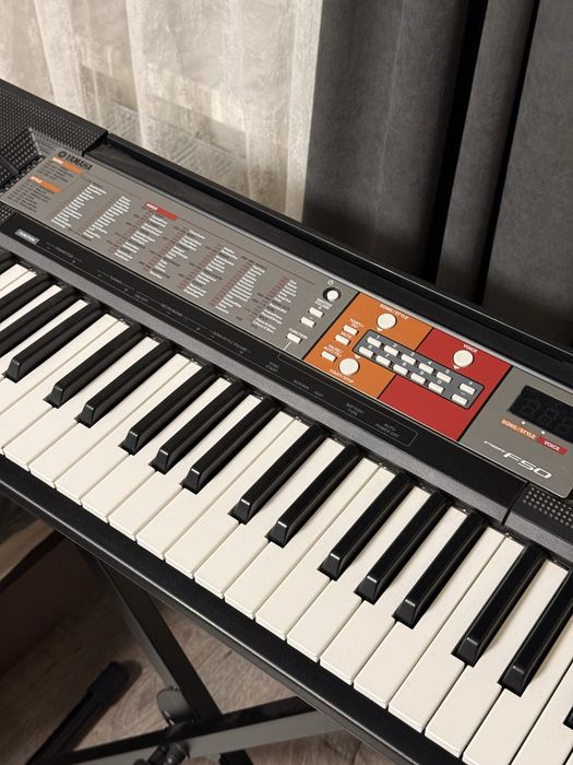 Продам синтезатор Yamaha PSR-F50