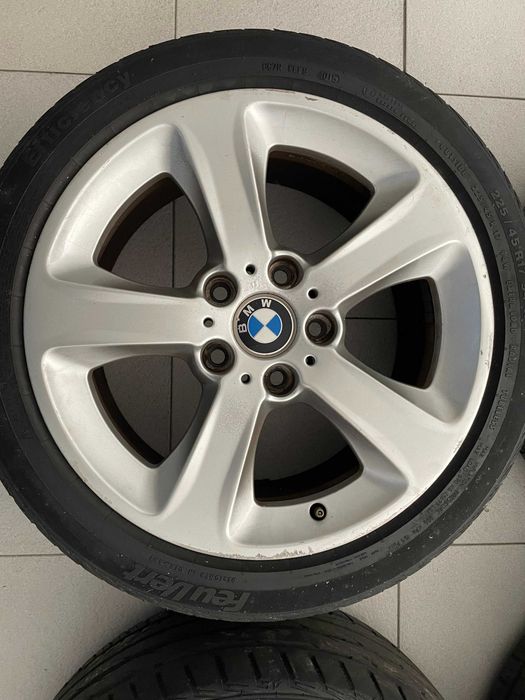 Jantes BMW R17 com pneus em bom estado
