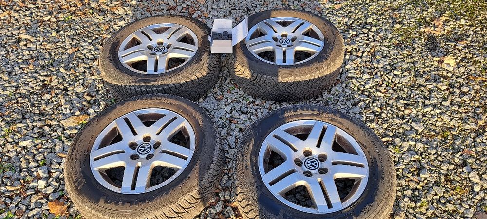 Felgi aluminiowe 15" z oponami VW golf 4  ZIMA   super stan